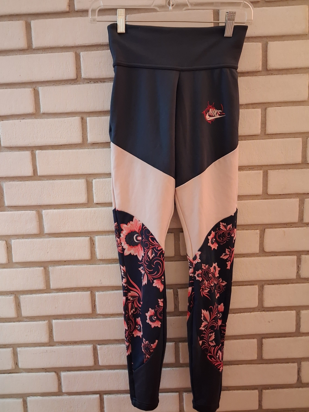 Nike Navy and White Floral-Accent Womens Leggings